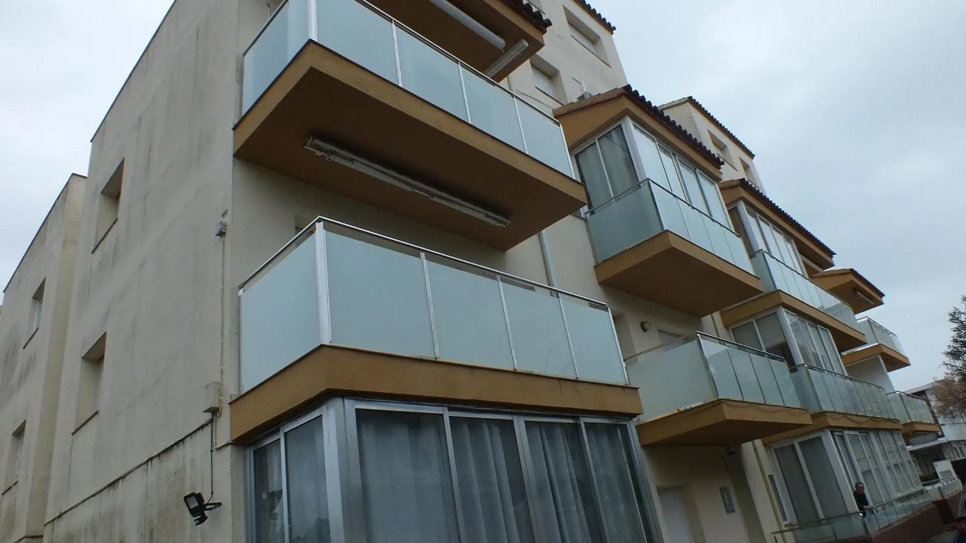 Apartamento Cerca De La Playa Con Terraza Y Aparcamiento Privado - Es-204-75 Rosas