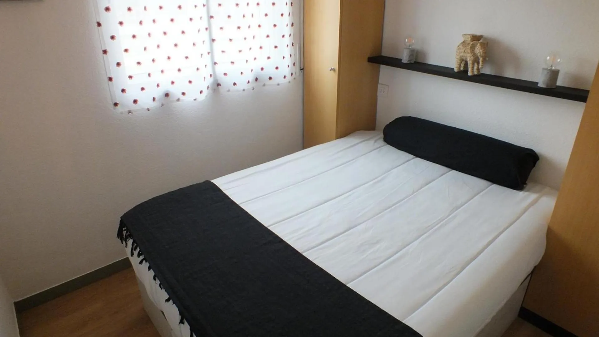Apartamento Cerca De La Playa Con Terraza Y Aparcamiento Privado - Es-204-75 Rosas